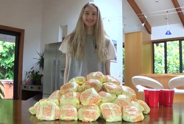 بالفيديو: حسناء تحاول أن تأكل 100 شطيرة ماكدونالدز بجلسة واحدة