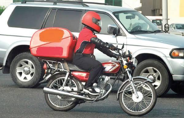 عمال توصيل الطلبات وقانون السير.. كل الطرق تؤدي إلى الزبون !