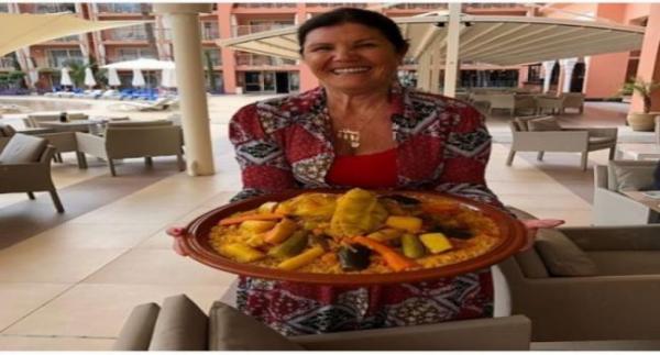 بالصورة.. والدة رونالدو سفيرة للكسكس المغربي