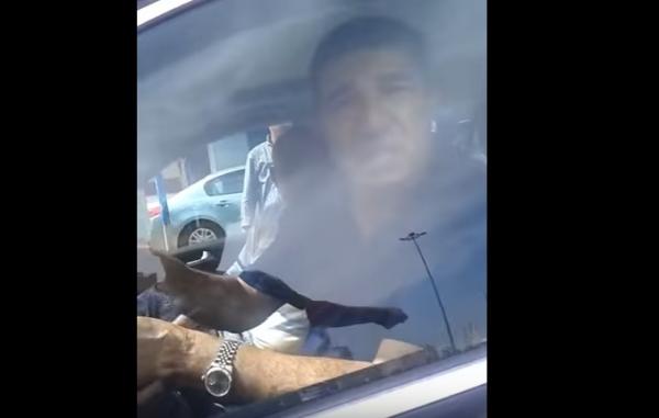 رد فعل الوزير مبديع عندما تعرض لمسائلة من مواطن في الطريق العام حول حفرة