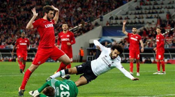 إشبيلية ينفرد بالصدارة وليفربول يواصل نتائجه المخيبة