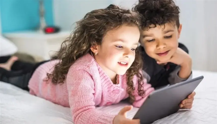 دراسة تقلق الأسر: أكثر من ربع الأطفال يستخدمون السوشيال بشكل خطِر