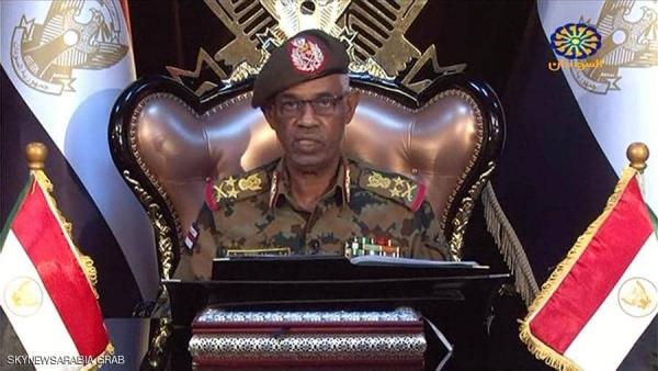 بعد 24 ساعة من توليه المنصب..رئيس المجلس العسكري في السودان يتنحى ويختار خليفته