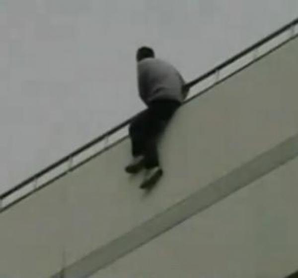 اعتقال شاب حاول الانتحار من الطابق الثالث بمنزله ببني ملال