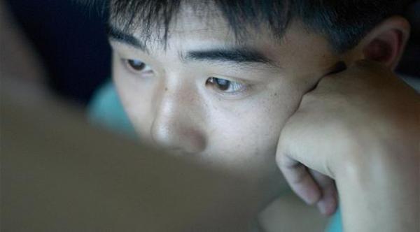 مراهق صيني يبتر يده ليعالج إدمانه للإنترنت