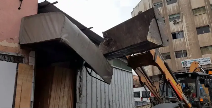السلطات المحلية تشن حملة لتحرير الملك العمومي بالقريعة ديال العود مع حجز مواد محظورة