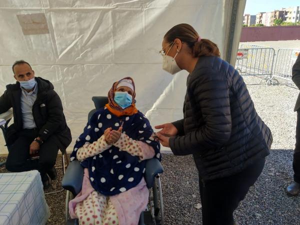 المديرة الجهوية للصحة تتفقد مراكز التلقيح وتناشد الساكنة الإنخراط في العملية