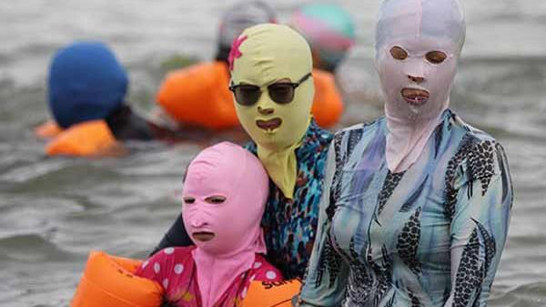 بعد البوركيني .. موضة "الراس كيني" تجتاح الشواطئ الجزائرية