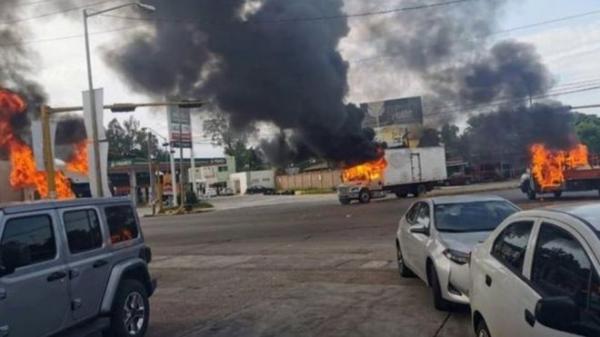 الشرطة المكسيكية تفرج عن ابن إمبراطور المخدرات "إل تشابو" بعد مواجهات دامية مع عصابته