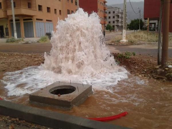 انفجار قناة مائية يغرق أحياء هذه المدينة وهلع بين الساكنة