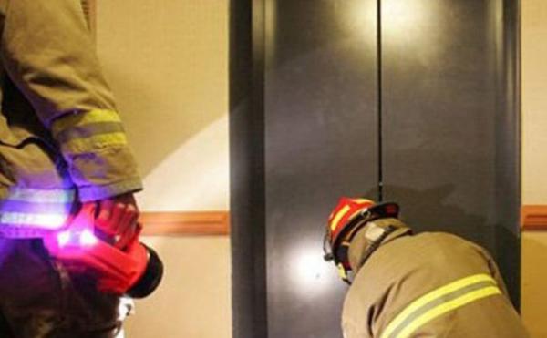 استنفار كبير بفاس بعد احتجاز  سياح أمريكيين لساعات داخل مصعد بقصر سياحي فخم