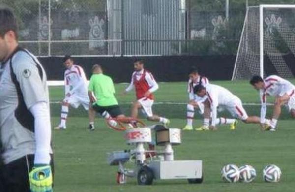 مدرب ايران يستخدم "روبوت" للحد من خطورة ميسي