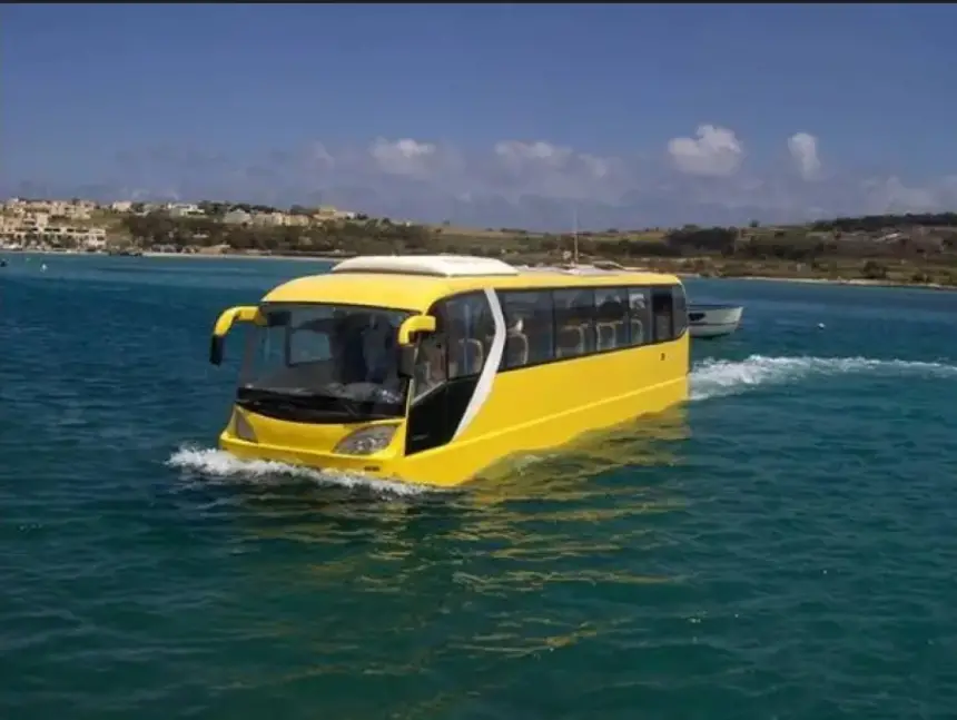 حلم "الحافلات البرمائية" يتبخر بالرباط.. إلغاء صفقة بمليارين و"فشل" يطارد طموح السياحة النهرية