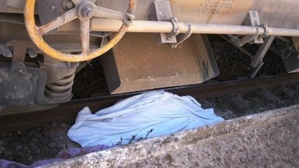 مفجع...قطار يحول جثة شاب إلى أشلاء بسبب خطأ قاتل