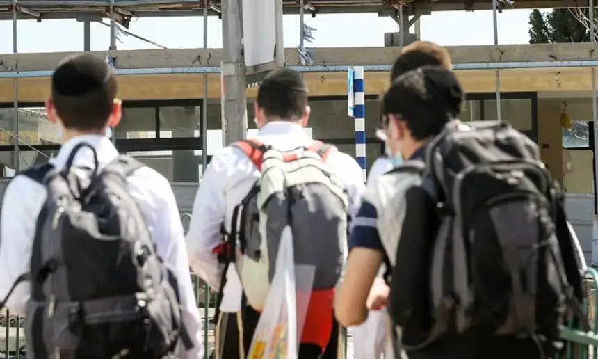 من بينهم فلسطينيون ومغاربة.. اجتماع القادة الشباب في باريس لبحث سبل السلام مع إسرائيل