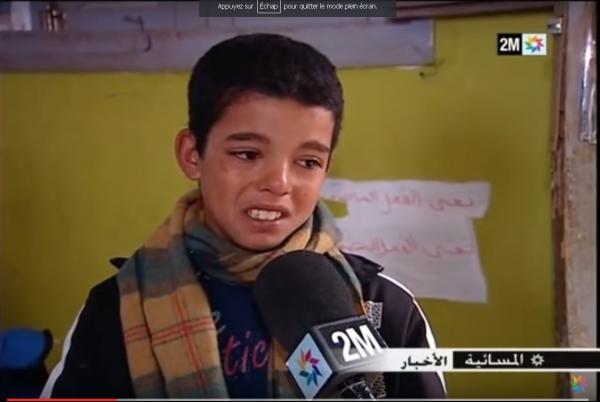 فيديو مؤثر ..رغم ظروفه الصعبة طفل يتحدى والده للعودة لمقاعد الدراسة