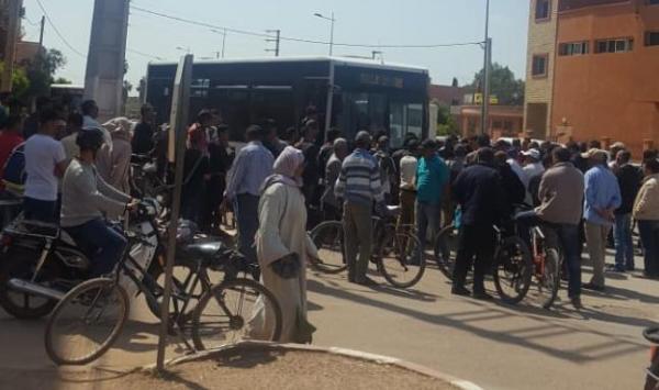 عاجل... الزراوط بين شيفورات الطاكسيات وشيفورات الطوبيسات ونقل المصابين للمستعجلات وهذا هو السبب