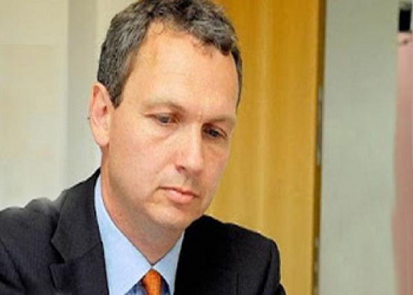 "جون هيندريك".. أول من اخترع الوسائد الهوائية للسيارات عام 1952