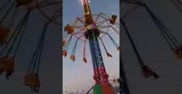 بالفيديو.. لحظة سقوط لعبة ملاهي  في فلسطين