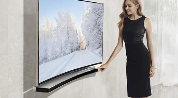 سامسونغ تطلق أول مكبر صوت منحن في العالم