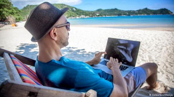 بنك كندي يمنح موظفيه إجازة مدفوعة ويدعوهم للذهاب في عطلات