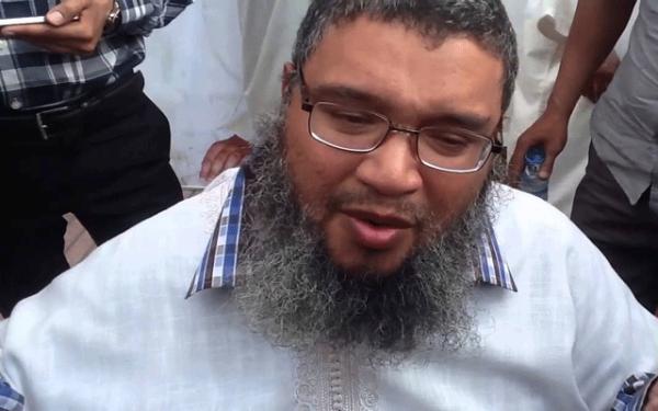 القباج يرد على شعار "القباج ارحل" بمسيرة الدار البيضاء قائلا وهو يسخر :" ياودي الله يهديكم راه يومين هادي باش رحلت "