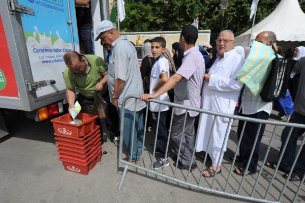 "عزيز أخنوش" يقصف "القوة الضاربة": مواطنو دول مجاورة تصطف للحصول على لتر من الحليب