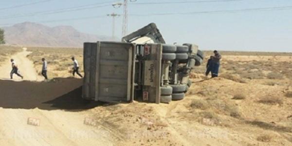يا لطيف...انقلاب شاحنة محملة بالرمال يخلف حصيلة دامية بخنيفرة
