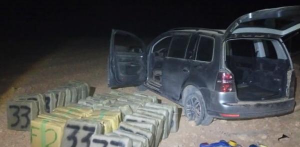 تفاصيل توقيف شخصين متورطين في الاتجار الدولي في المخدرات وحجز طن من مخدر الشيرا