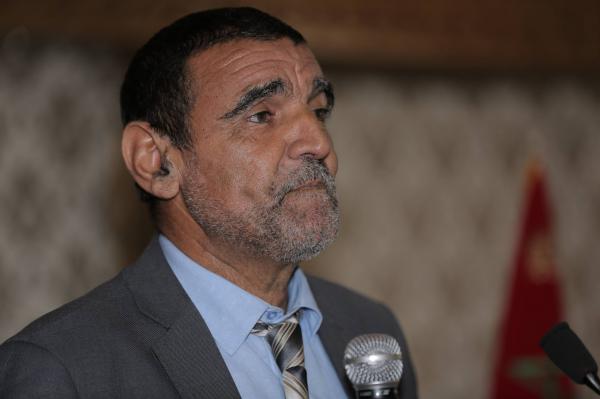 بعد جره إلى القضاء...تضامن كبير مع الدكتور "الفايد" والآلاف يوقعون على عريضة مساندة له"