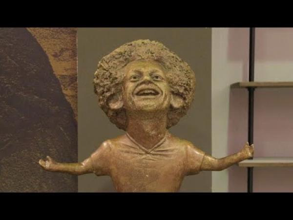 شاهد: تمثال لمحمد صلاح يثير السخرية على مواقع التواصل ونحاتته غير راضية عنه…