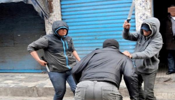 بندقية..سيوف..كريموجين..عصابة تروع السمارة وتختطف شابا والأمن والدرك في دار غفلون