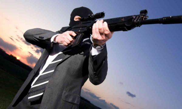 سلاح ناري متطور..سيارات فارهة..تاجر مخدرات يحكم قبضته على هذه المنطقة وقيادي كبير بالدرك يسعى للإطاحة به وهذه التفاصيل(خاص)