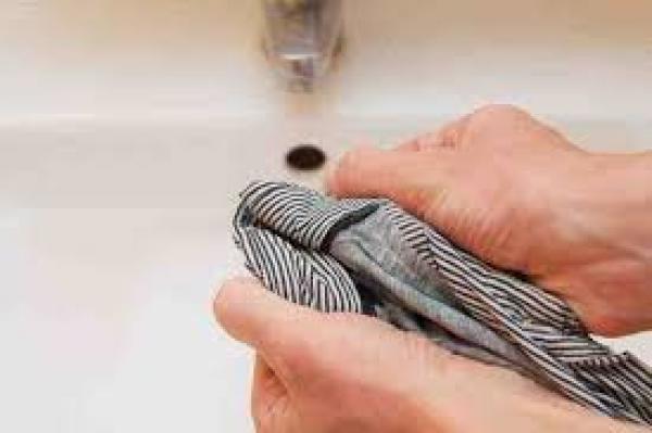 نزيل بالسجن المحلي العرجات 2 ينتحر بإستعمال قميصه