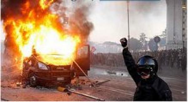 مسيرة مليونية بروما يحولها \"البلطجية\" إلى حرب و يحرقون وزارة الدفاع و مراكز الشرطة