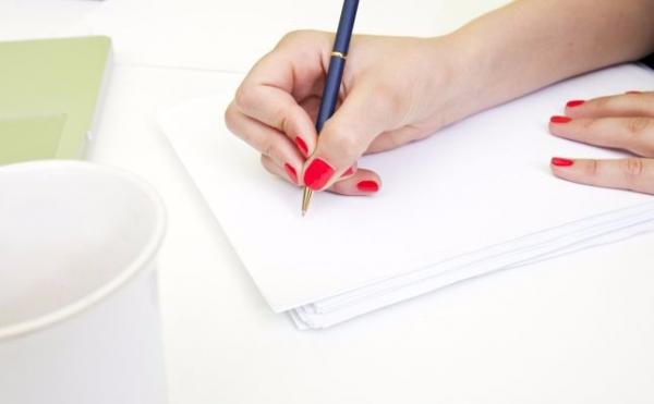 دراسة هولندية: استخدام الطلبة للورقة والقلم في المحاضرة أفضل من "اللاب توب"