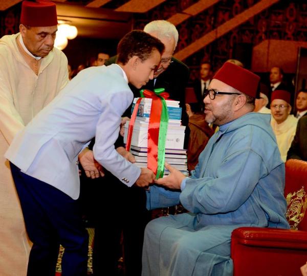 هذا ما وعد به ولي العهد والده الملك في حفل نهاية السنة الدراسية