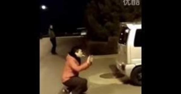 بالفيديو.. 6 ملايين مشاهدة لمقلب يثير غضب رواد مواقع التواصل الاجتماعي