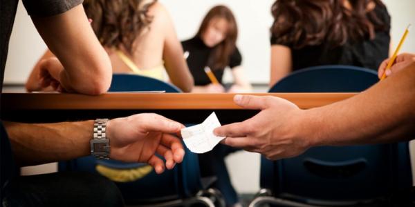 مع اقتراب "موسم" الامتحانات..."الغش" يحرك مسؤولي التعليم وهذا ما قاموا به