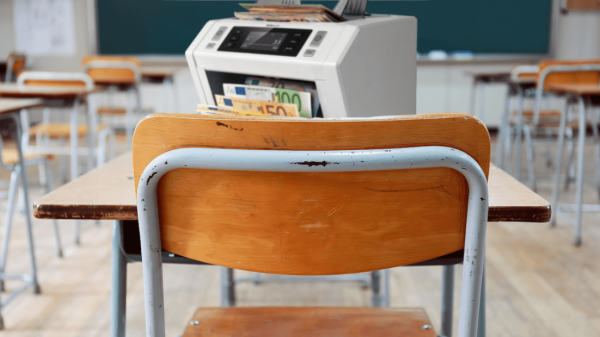 اعتقال وتعنيف موظف سام بالمحكمة شارك في وقفة احتجاجية لأباء التلاميذ أمام مؤسسة خصوصية