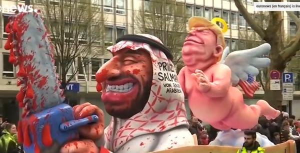 شاهد: مجسم ساخر للأمير السعودي محمد بن سلمان وهو يحمل منشارا في كرنفال بألمانيا