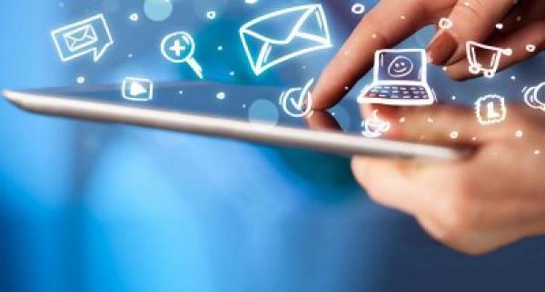 توزيع لوحات الكترونية لفائدة تلاميذ إحدى الجماعات التابعة لإقليم العيون