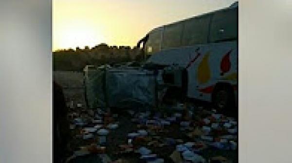 حادثة خطيرة.. انقلاب سيارة محملة بالتمور في الطريق السيار قرب مكناس وتسجيل إصابات