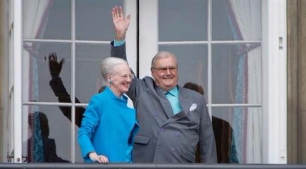 زوج ملكة الدنمارك يطلب عدم دفنه إلى جانبها