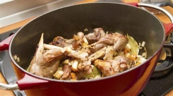 إليك فوائد مرق العظام