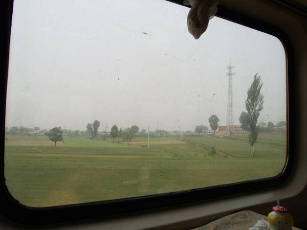 مصيبة... هذا ما وقع لمهاجر مغربي بايطاليا حاول الصعود من نافذة قطار