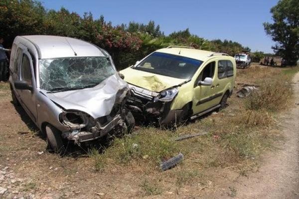 مصرع شخص وإصابة 4 أخرين في حادثة سير بسطات