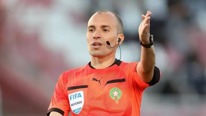 بطلب من اتحادها.. طاقم تحكيم مغربي يدير مباراة الديربي في الدوري التنزاني