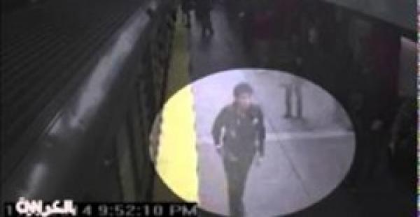 بالفيديو.. شاب يسرق هاتف سيدة دهستها عجلات قطار