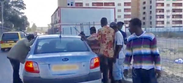 عصبة حقوق الانسان الجزائرية تستنكر منع المهاجرين الأفارقة من استعمال وسائل النقل العمومية وتصفها بالعنصرية